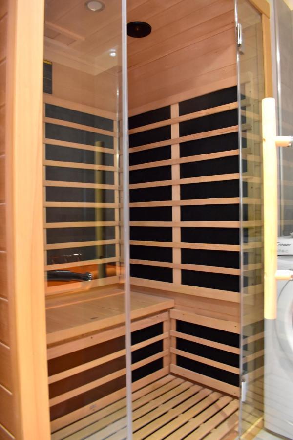 New Central Rooftop With Private Wellness, Sauna & Whirlpool Bath ปราก ภายนอก รูปภาพ