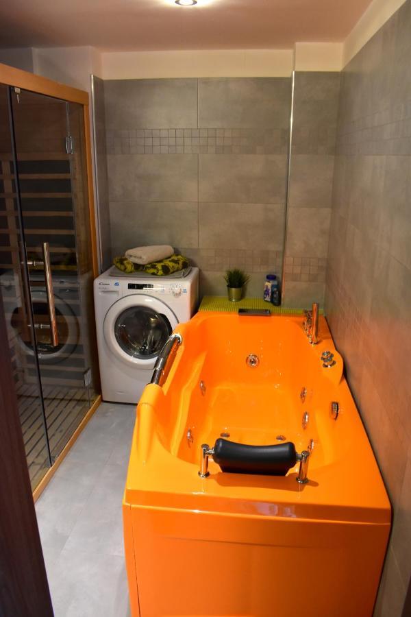 New Central Rooftop With Private Wellness, Sauna & Whirlpool Bath ปราก ภายนอก รูปภาพ